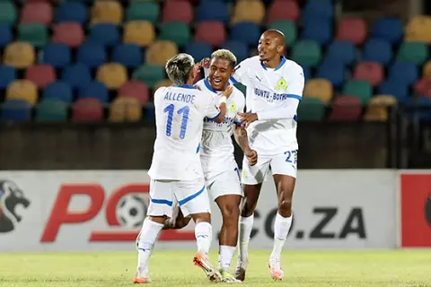 ارتدى قفازات أونيانجو.. مورينا يحمي عرين صنداونز (فيديو)